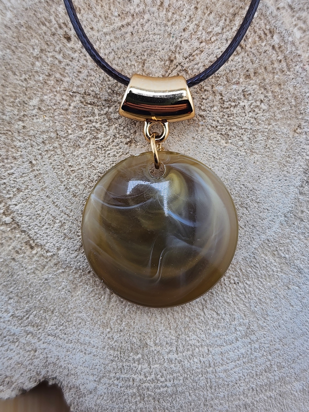18in Adjustable Gold Tone Accent Olive Green Swirl Pendant Necklace